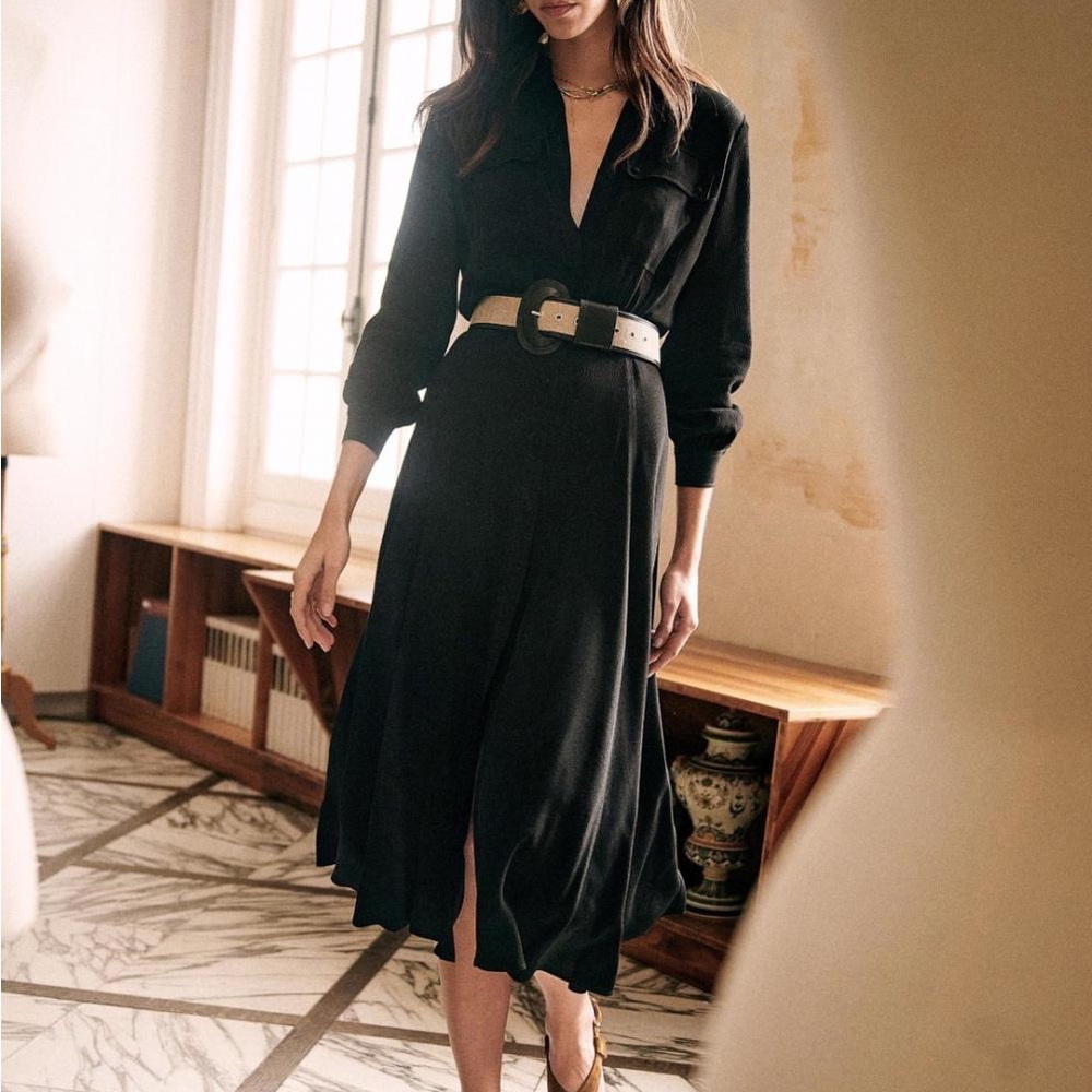 Sézane Lauretta Dress
Colour : Black
Size : US 14 (FR Size 46)